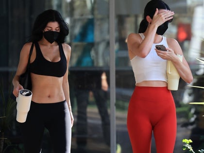 0605-Kylie-Kendall-Jenner-Abs-PILATES-PRIMARY-new